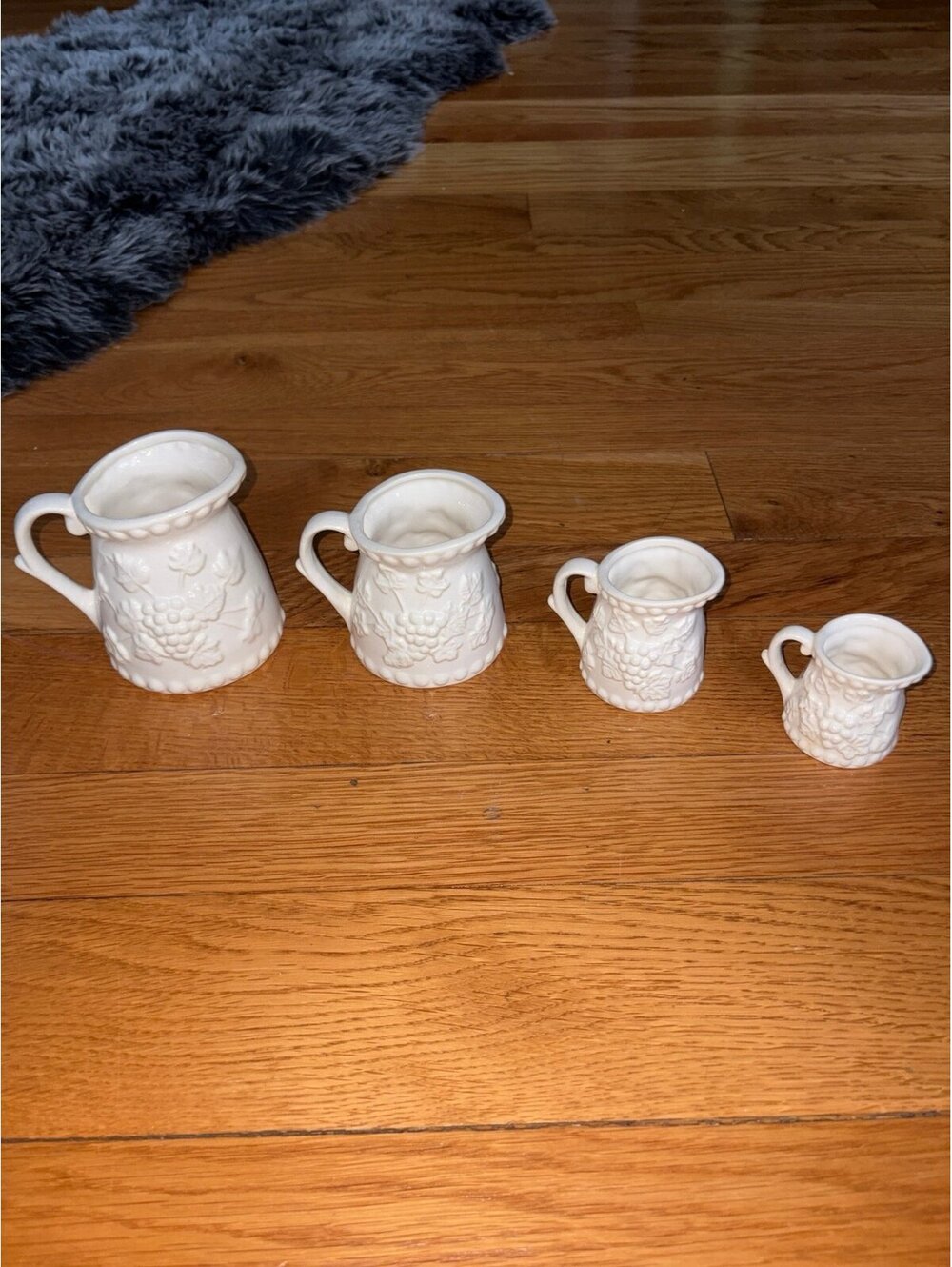 Vintage Measuring Cups Ivory White Grapes & Vines in Four Sizes, Kitchen Decor